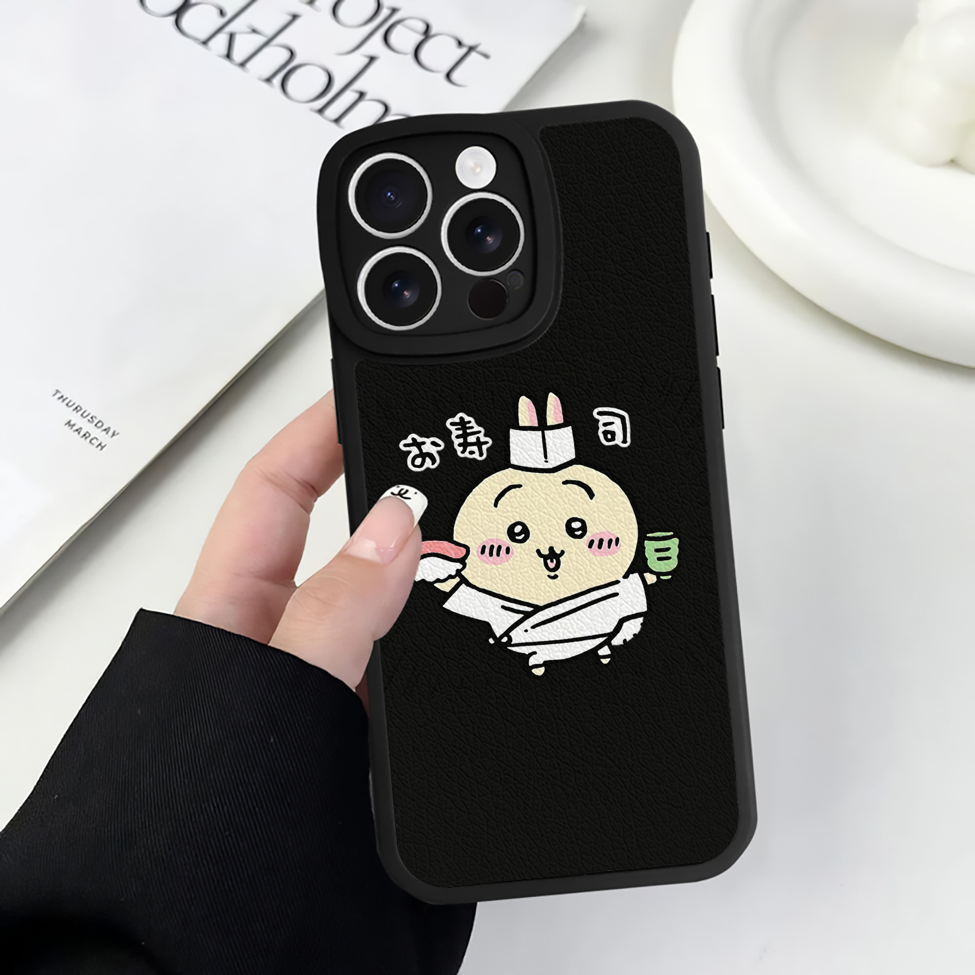 （画像用） ちいかわ うさぎ Chii-kawa usagi 【iPhone 16シリーズ対応】シリコンスマホケース（レザー調） 材質：シリコン